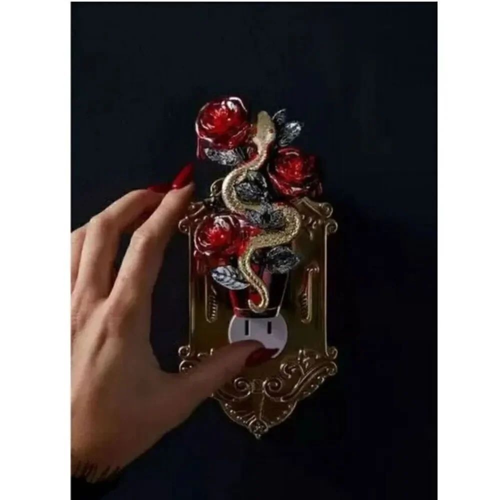 Bath & body works nwt gold snakes red blood dripping roses wallflower holder